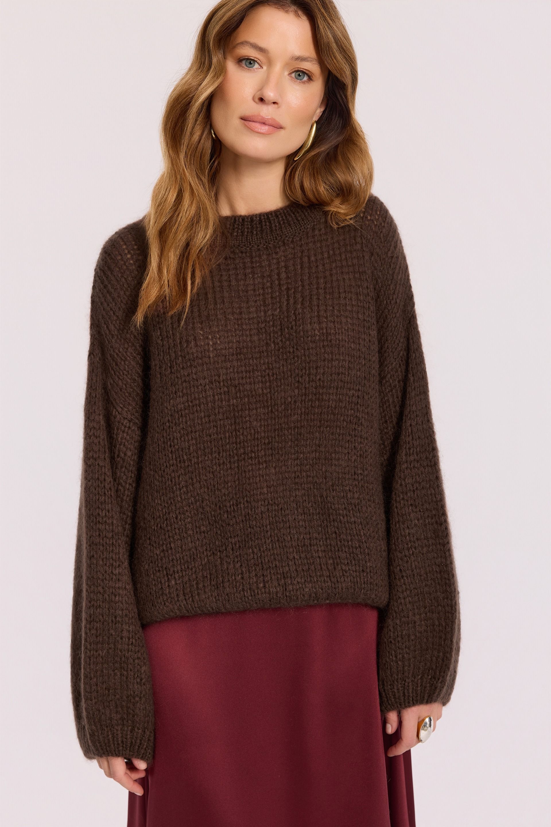 Brązowy sweter oversize z moheru i wełny