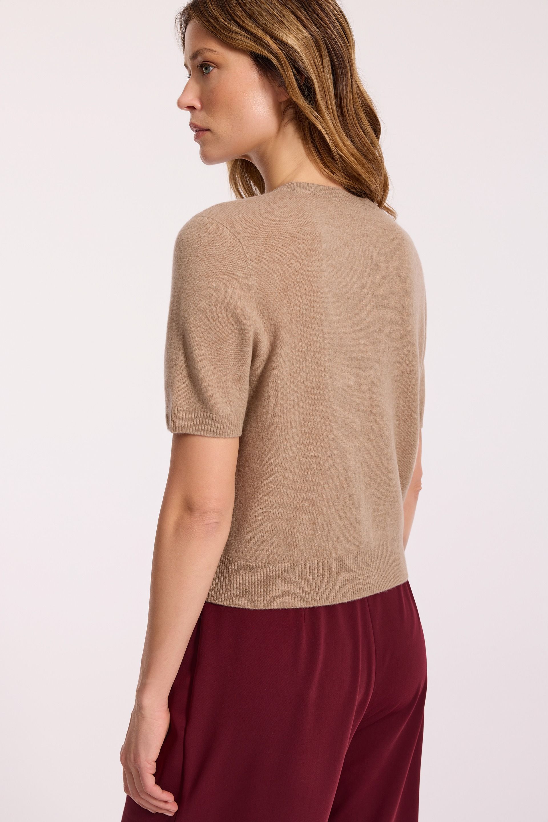 Beżowy sweter z wełną i kaszmirem z krótkim rękawem | Makalu