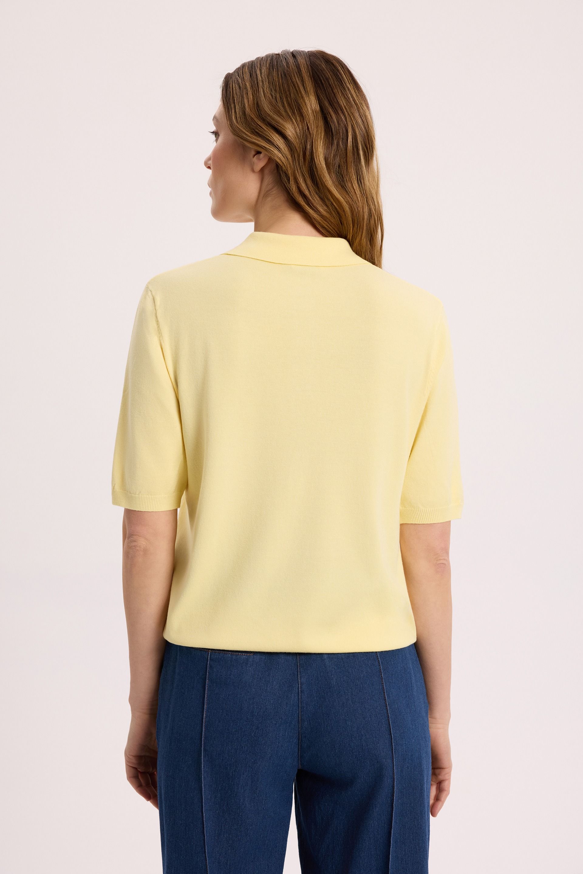 Sweter damski z wiskozy z krótkim rękawem w pastelowym żółtym kolorze | Makalu