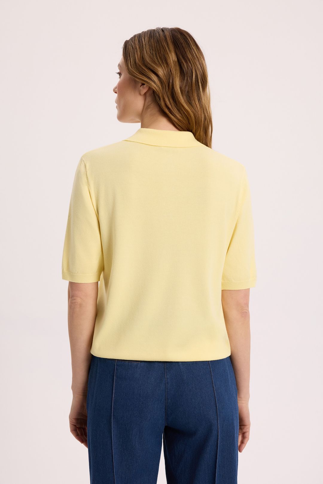 Sweter damski z wiskozy z krótkim rękawem w pastelowym żółtym kolorze | Makalu