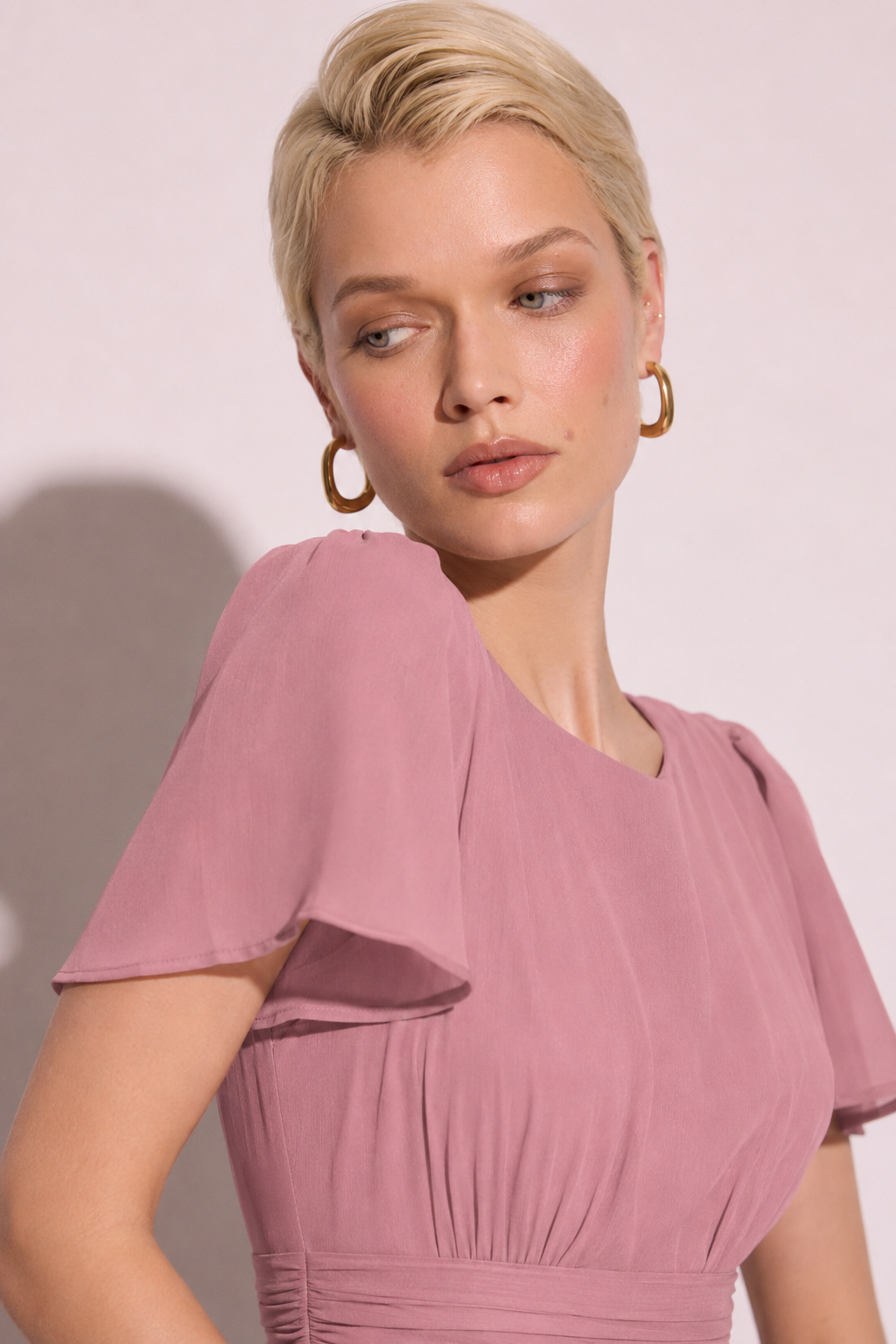 Różowa sukienka maxi z podkreśloną talią | Elegancka sukienka damska