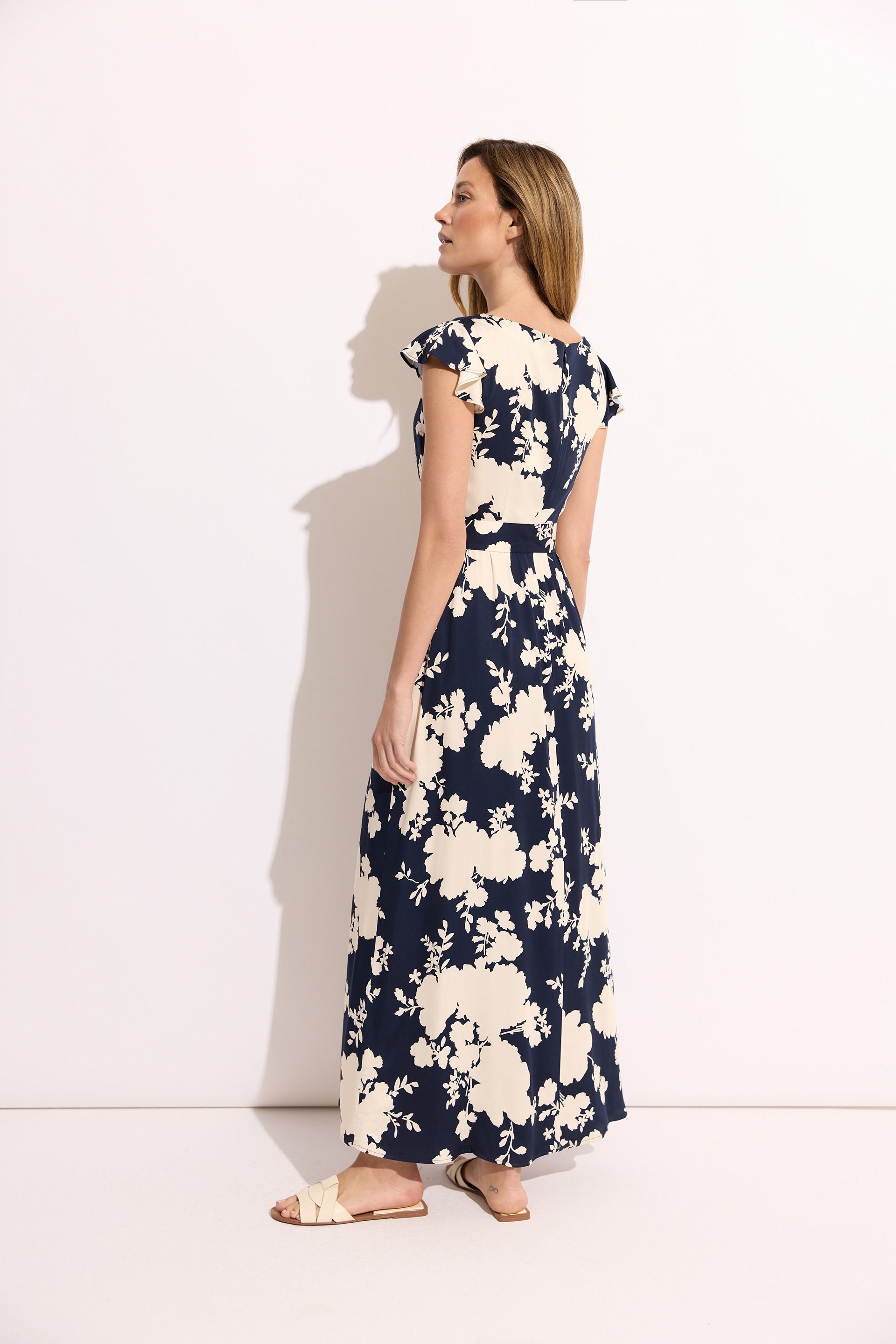 Granatowo-ecru sukienka maxi w print – damska sukienka