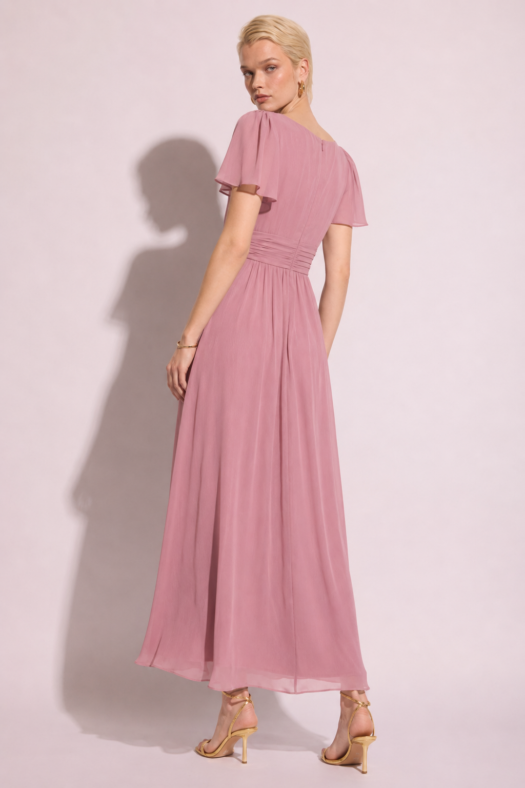 Różowa sukienka maxi z podkreśloną talią | Elegancka sukienka damska