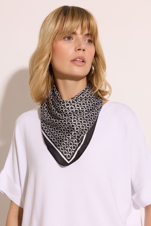 Czarno-biała apaszka z domieszką jedwabiu Makalu