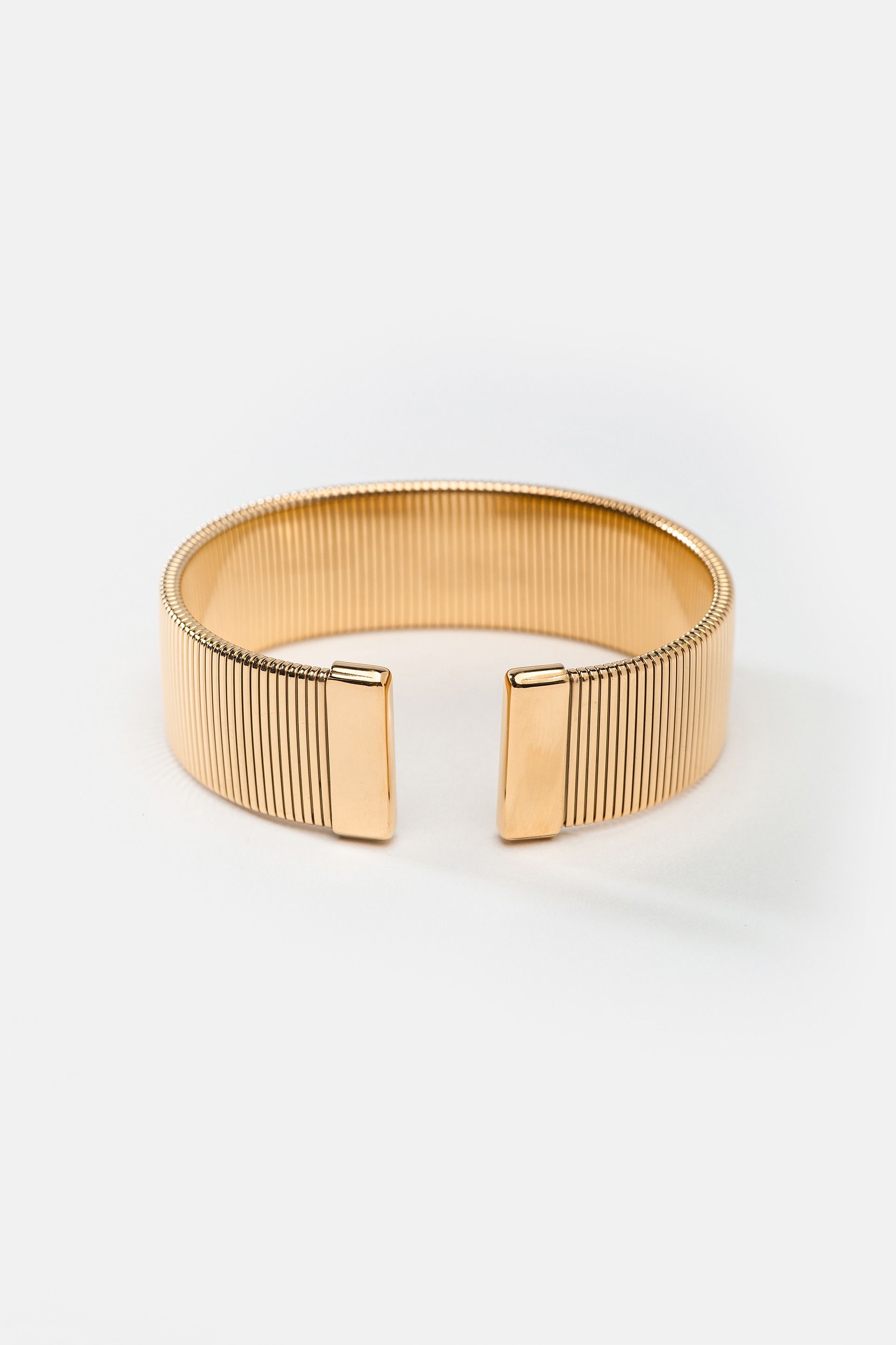 Złota bransoletka cuff ryflowana | Makalu