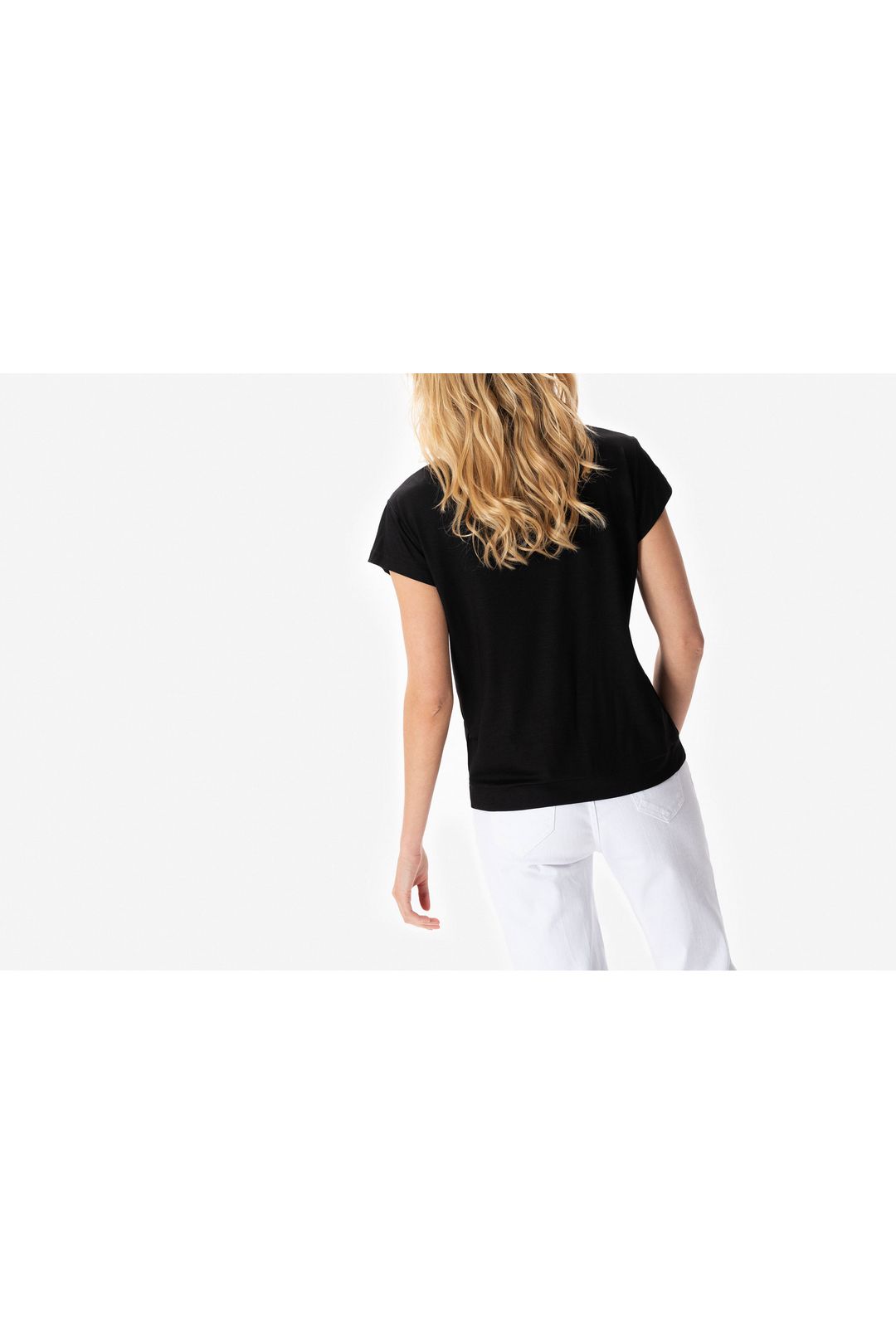Dzianinowy t-shirt w czarnym kolorze Makalu