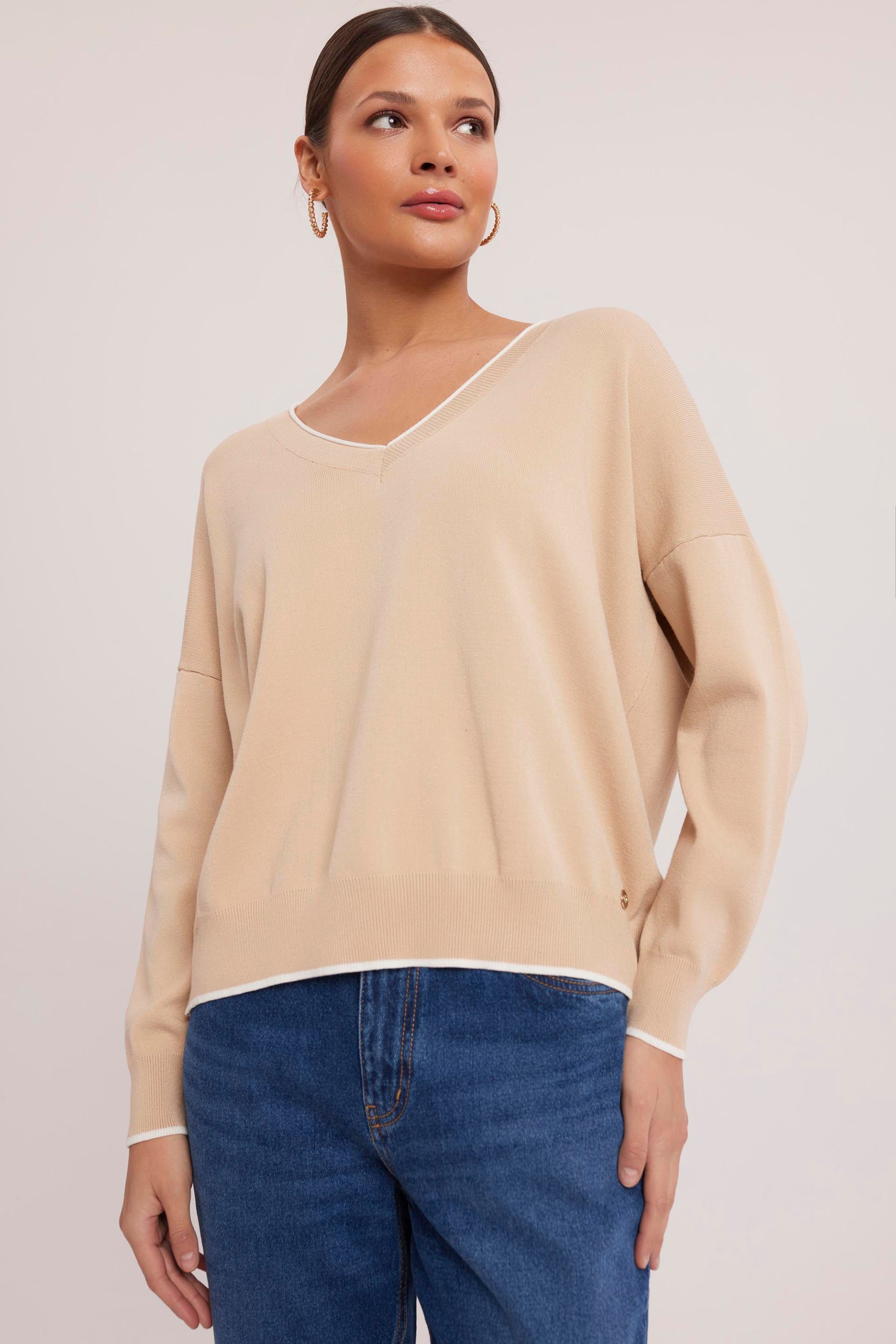 Dzianinowy sweter z kontrastową lamówką