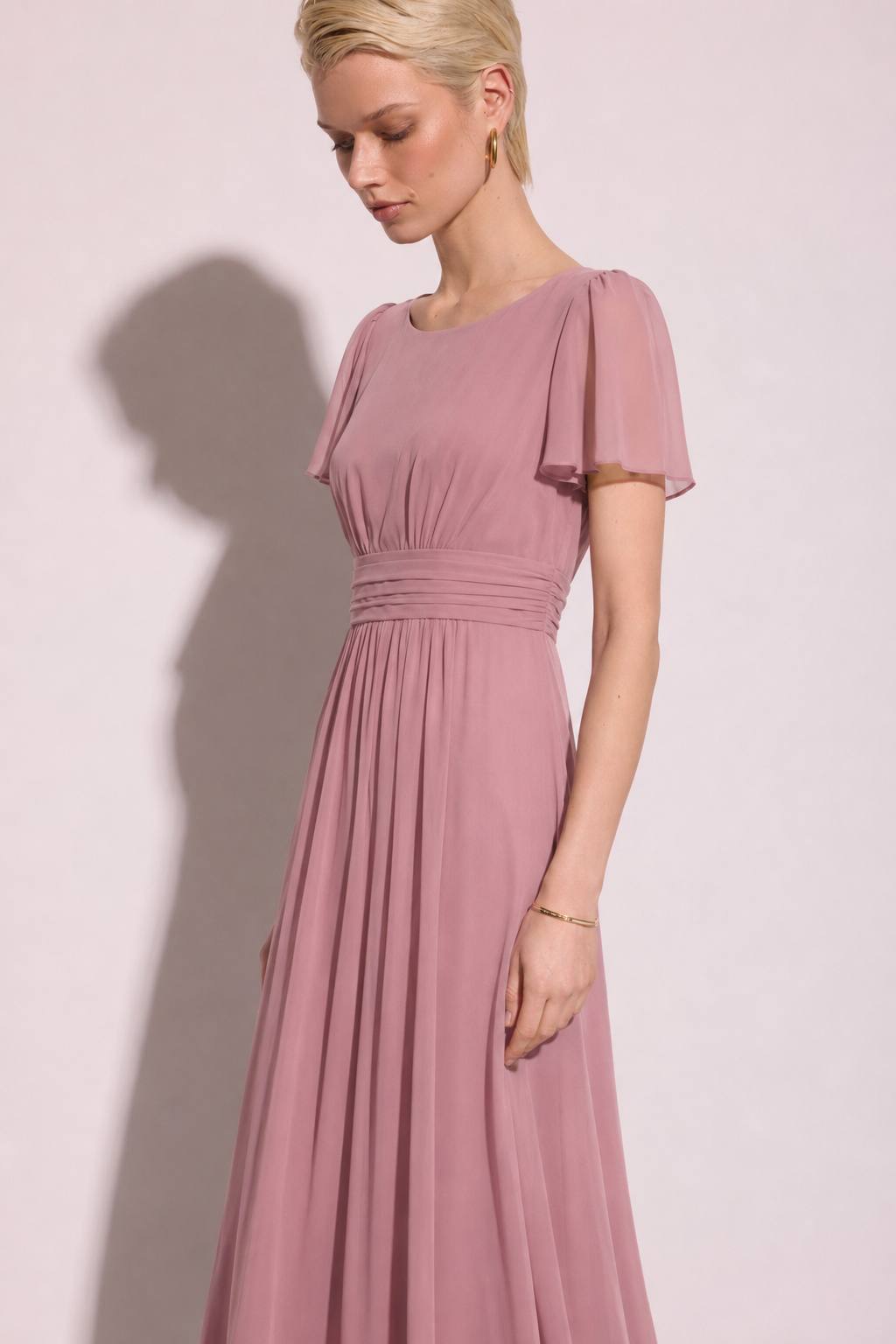 Różowa sukienka maxi z podkreśloną talią | Elegancka sukienka damska