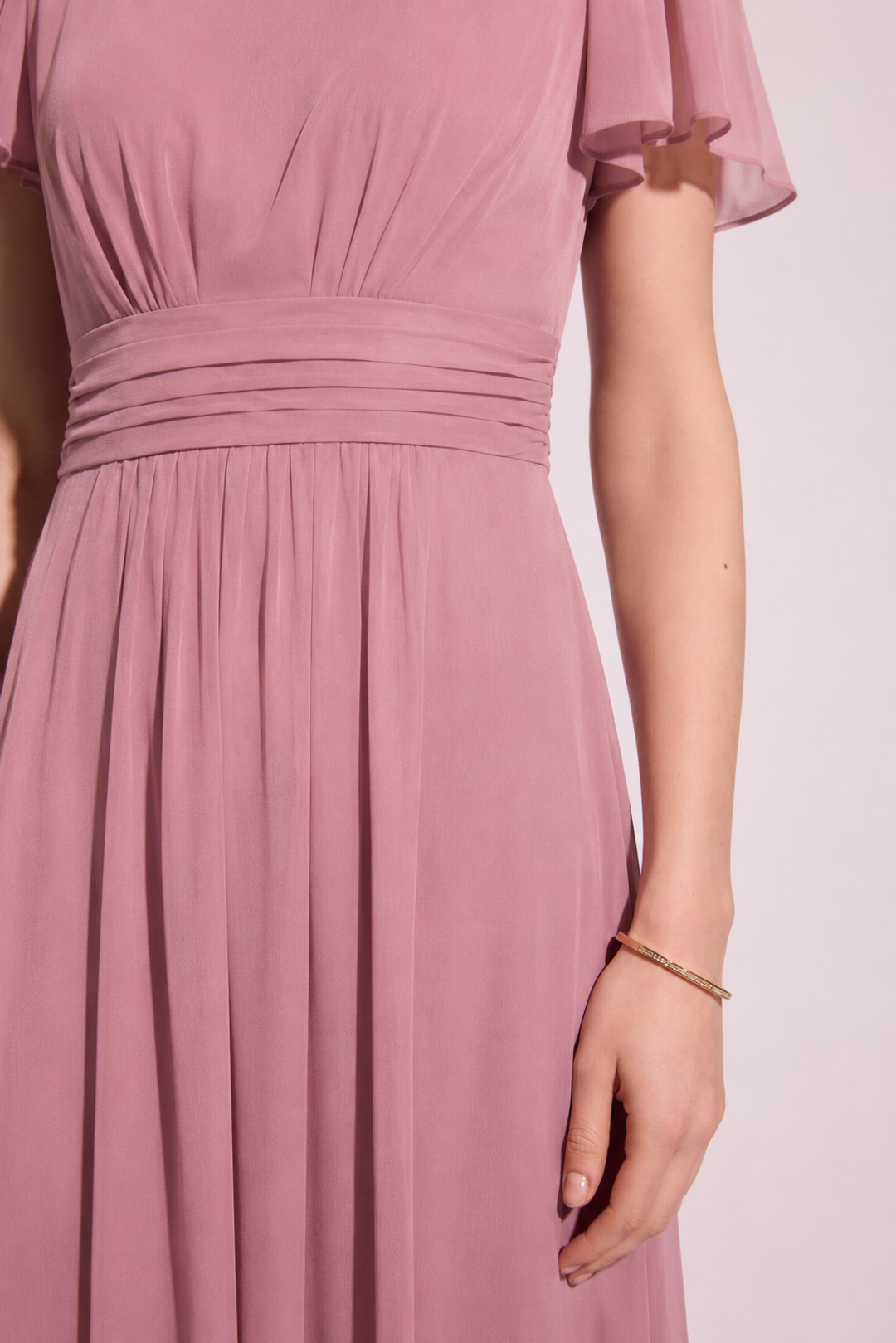 Różowa sukienka maxi z podkreśloną talią | Elegancka sukienka damska