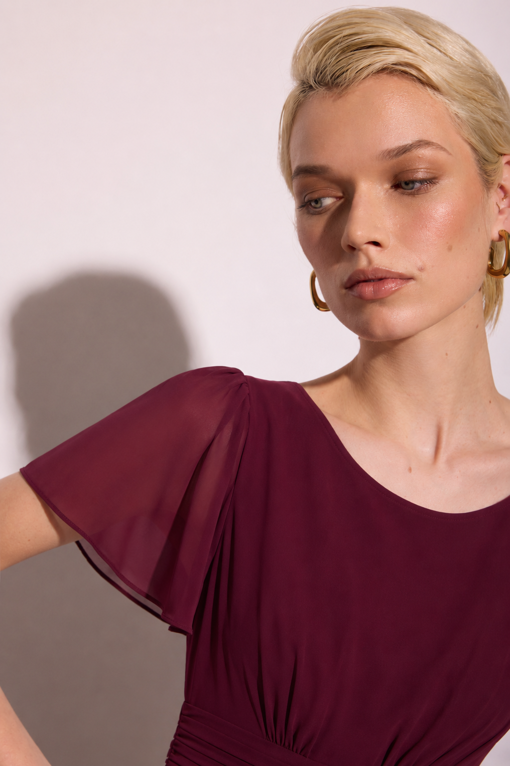 Burgundowa sukienka maxi z podkreśloną talią | Elegancka sukienka damska