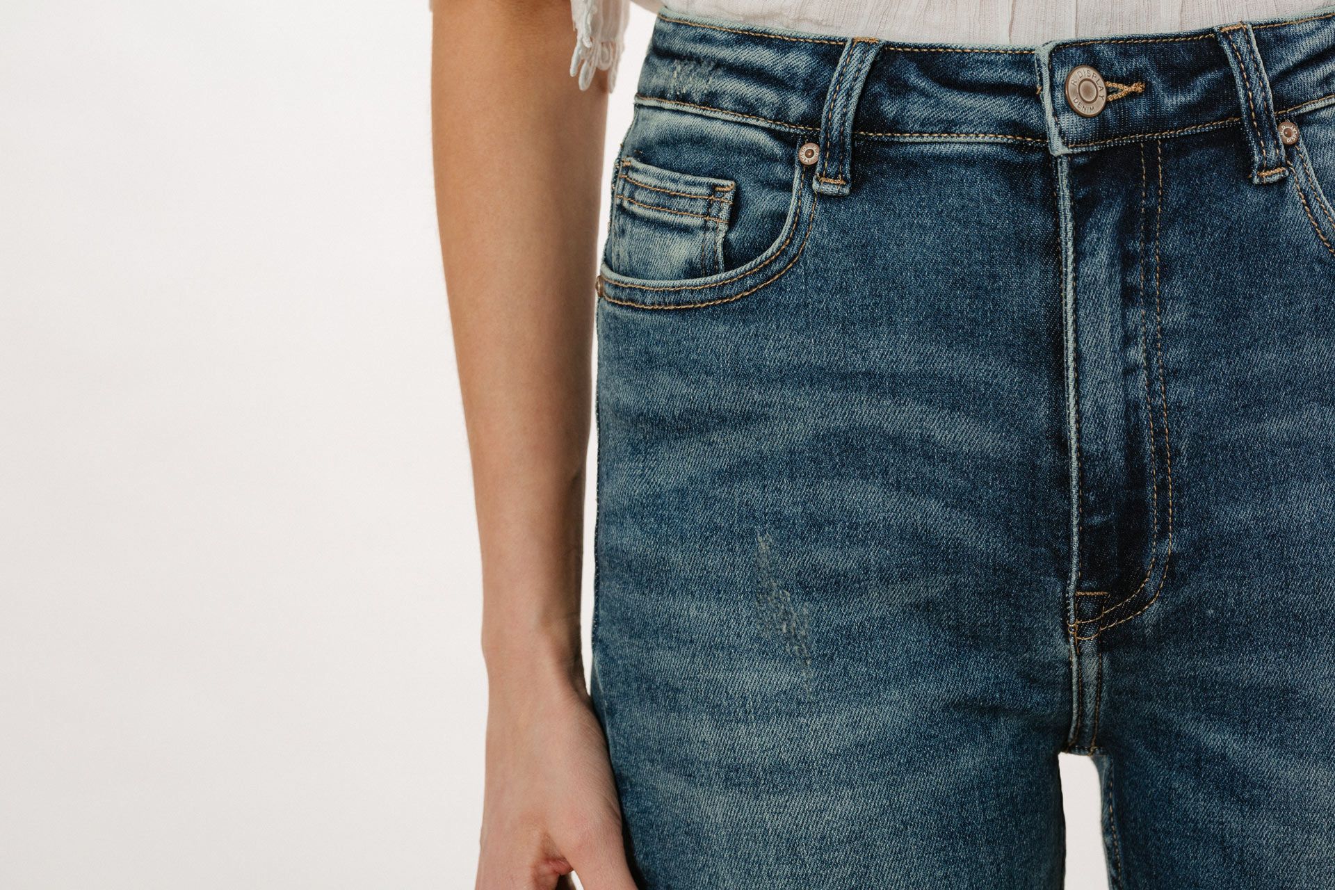 Granatowe jeansy typu bootcut Makalu