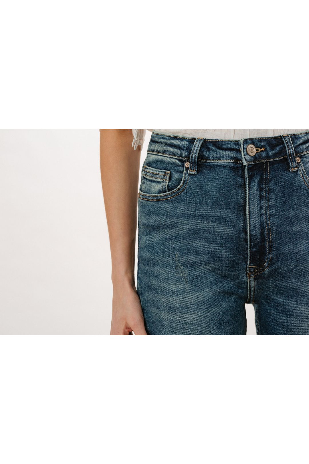 Granatowe jeansy typu bootcut Makalu