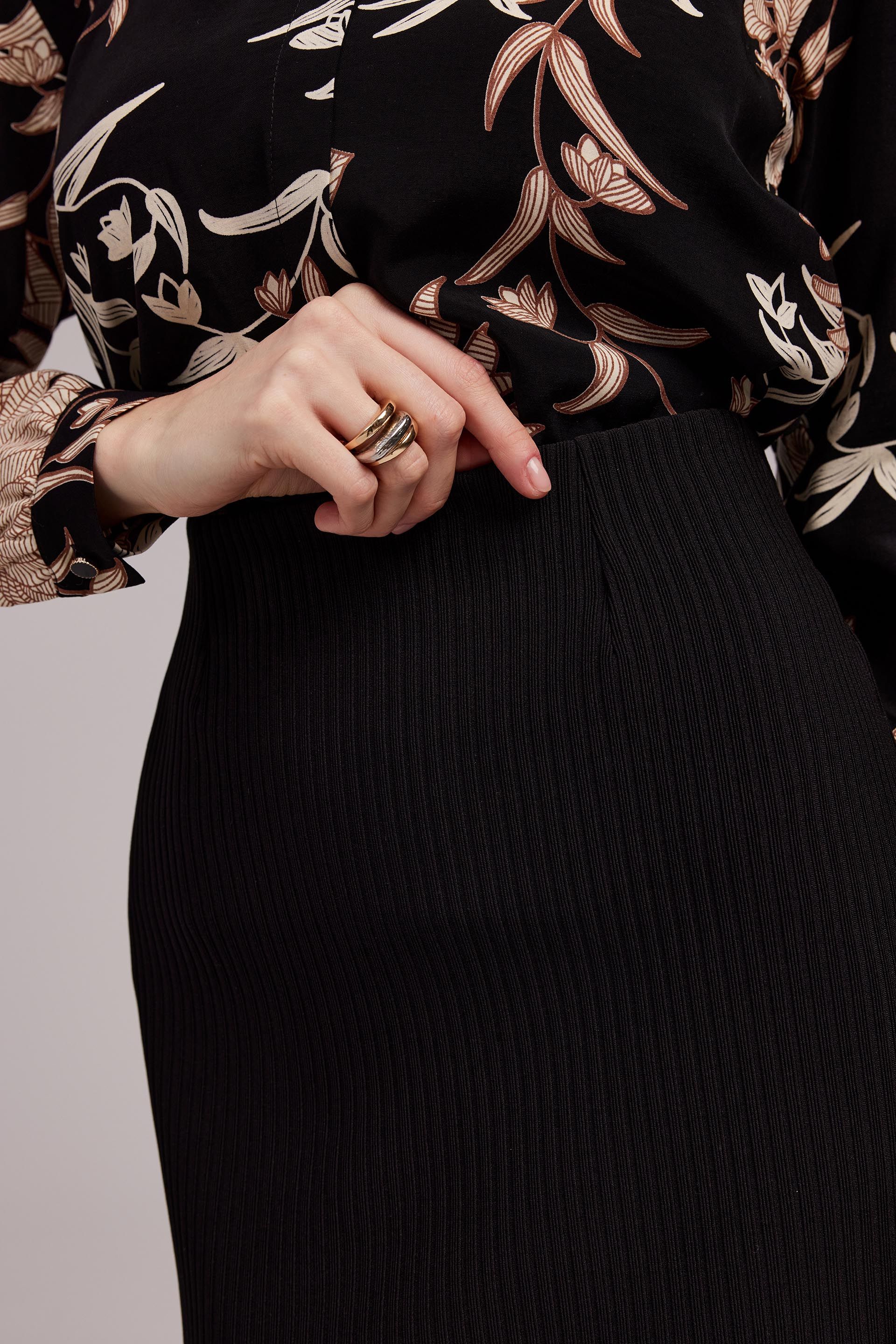 Ołówkowa spódnica z dzianiny Makalu