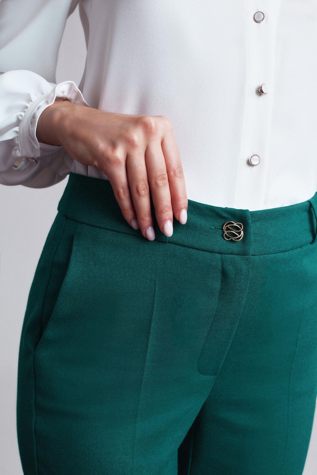 Eleganckie spodnie w zielonym kolorze Makalu