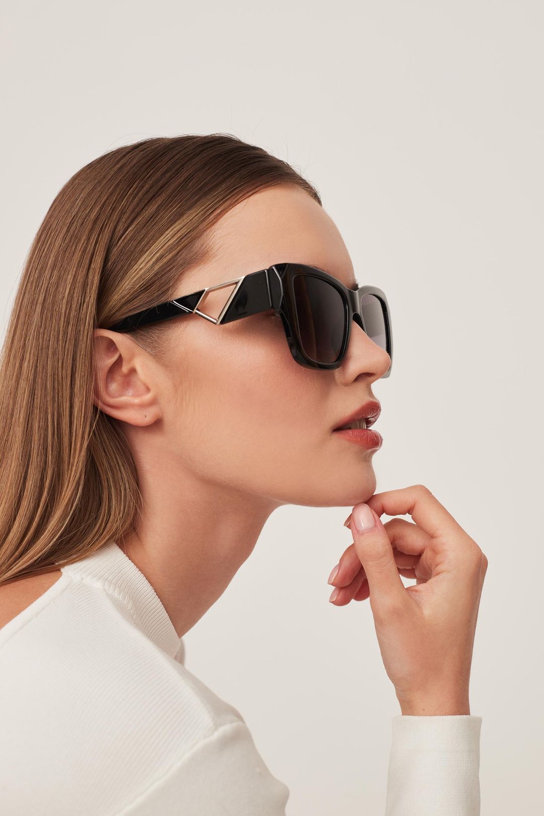 Okulary przeciwsłoneczne w czarnej geometrycznej oprawce Makalu