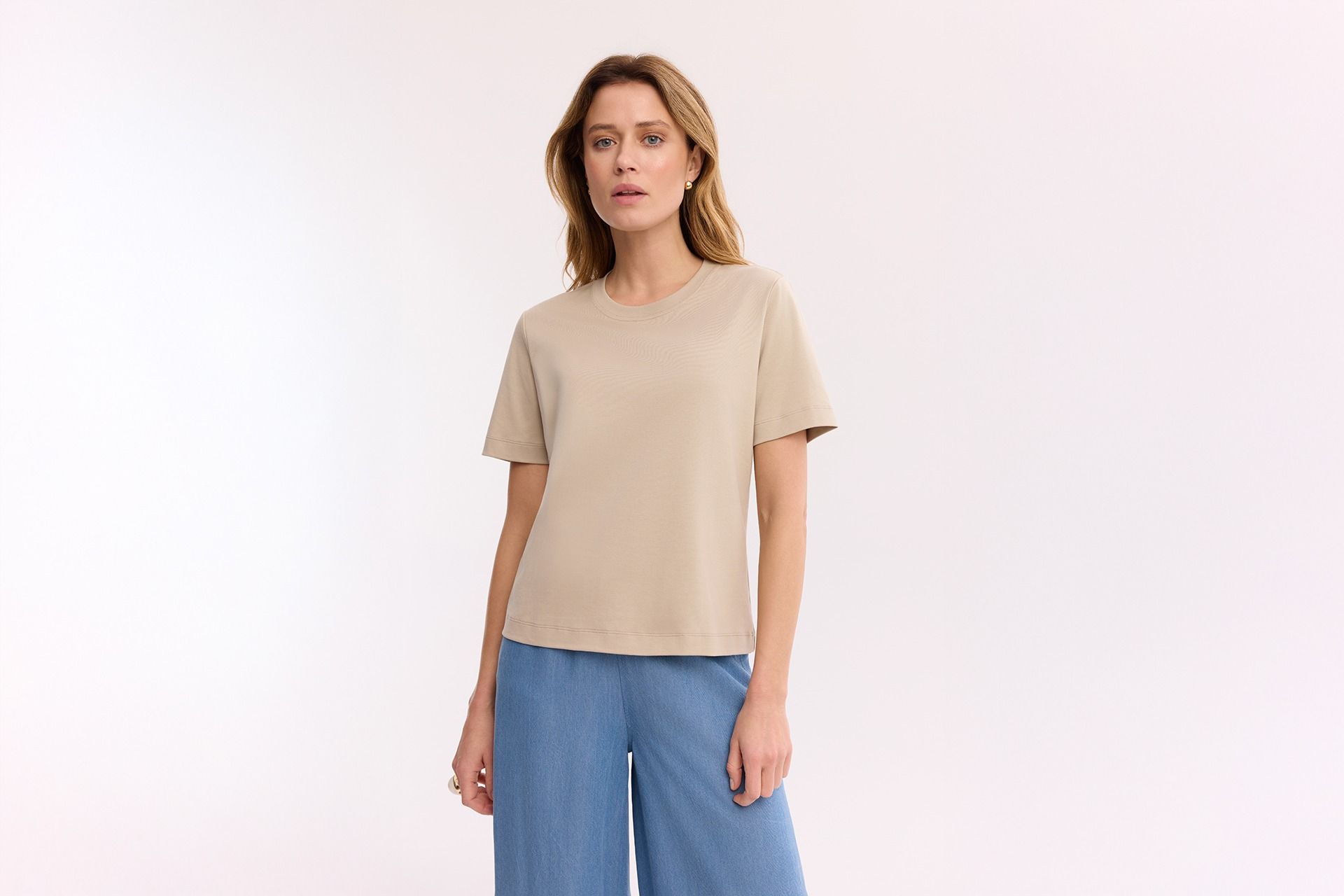 Bawełniany t-shirt w beżowym kolorze