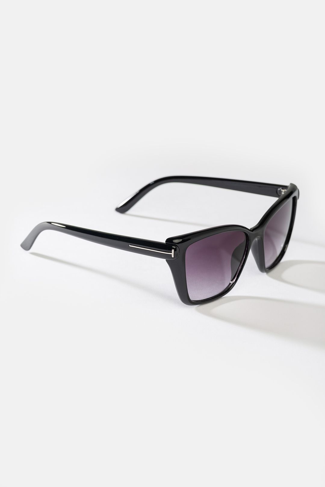 Czarne okulary przeciwsłoneczne damskie UV400 – klasyczne
