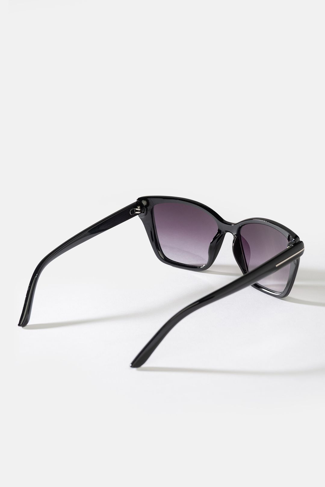 Czarne okulary przeciwsłoneczne damskie UV400 – klasyczne