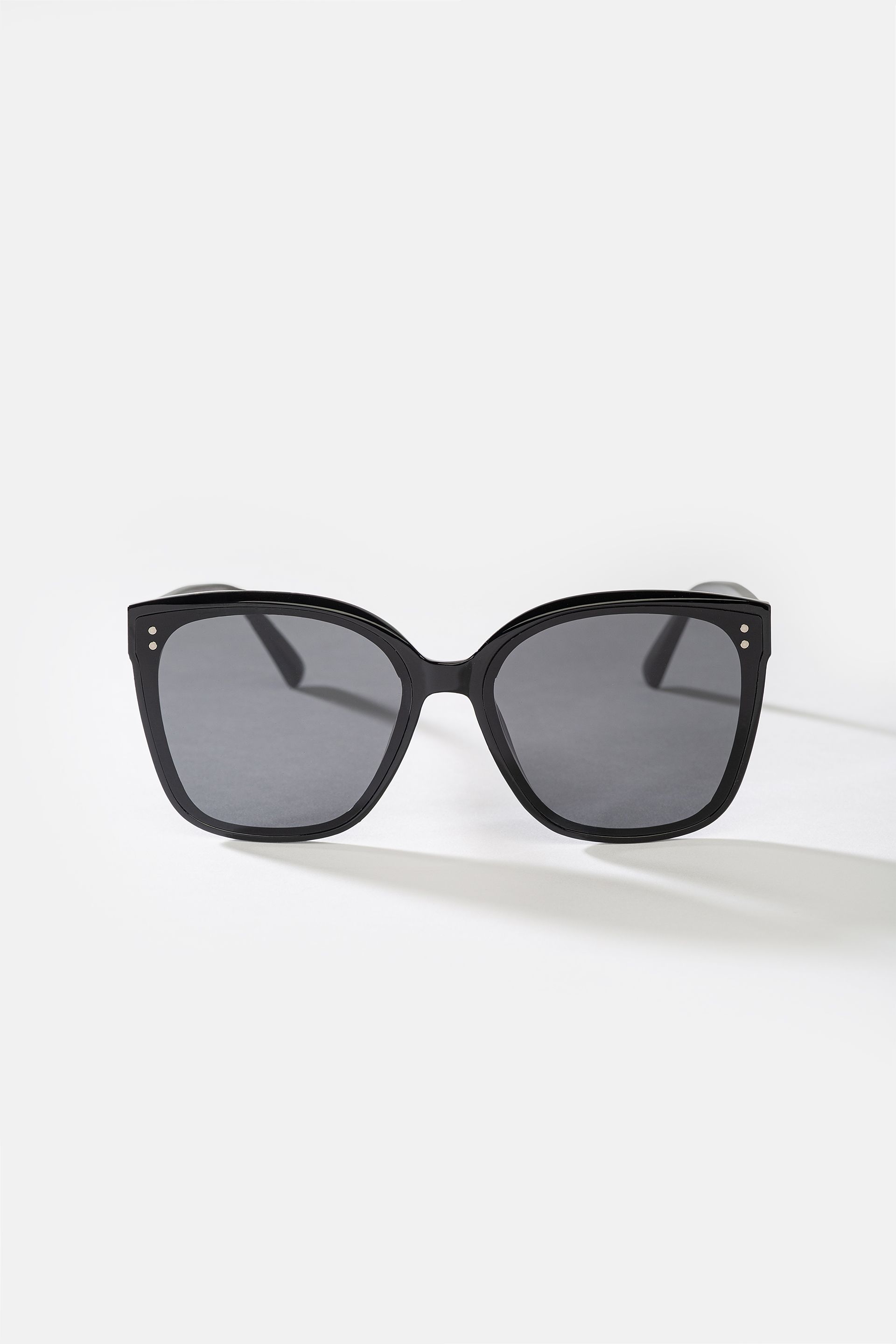 Okulary przeciwsłoneczne damskie czarne UV400 – minimalistyczna oprawa