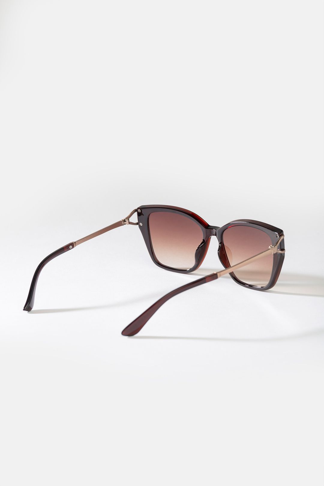 Brązowe okulary przeciwsłoneczne damskie UV400 ze złotym detalem