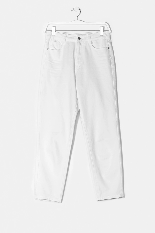 Białe jeansy ze zwężaną nogawką Makalu