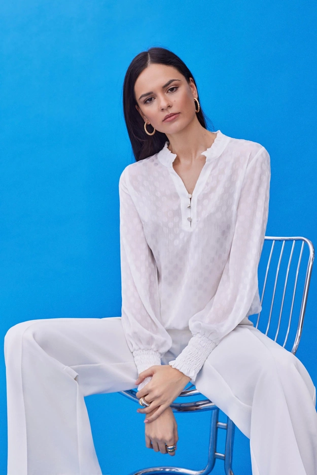 Biała elegancka bluzka z motywem groszków Makalu