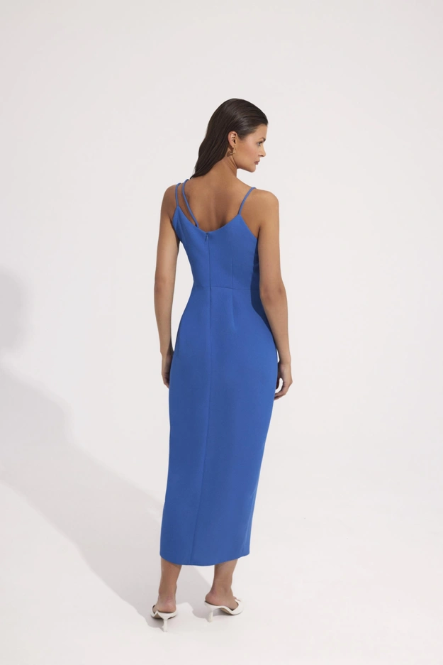 Elegancka sukienka w niebieskim kolorze Makalu