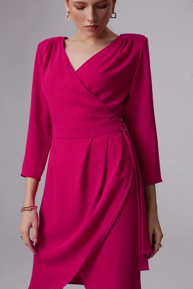 Kopertowa sukienka w różowym kolorze Makalu