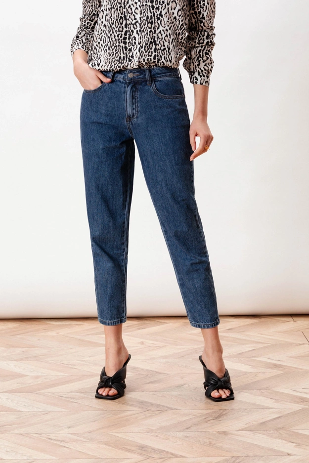 Komfortowe jeansy w ciemnoniebieskim kolorze Makalu