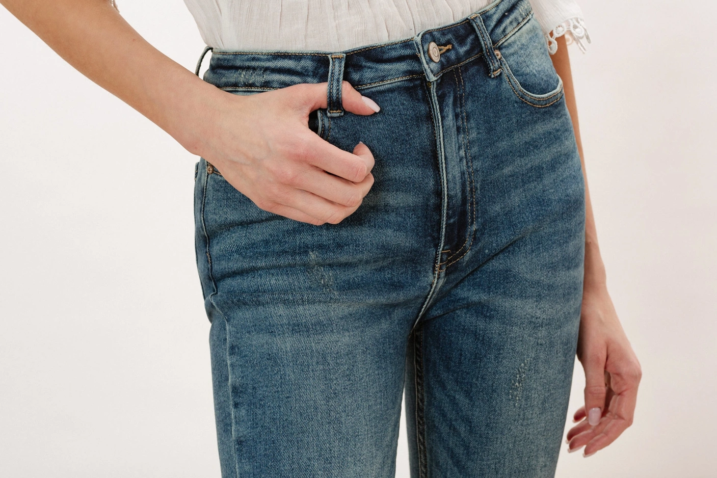 Granatowe jeansy typu bootcut Makalu