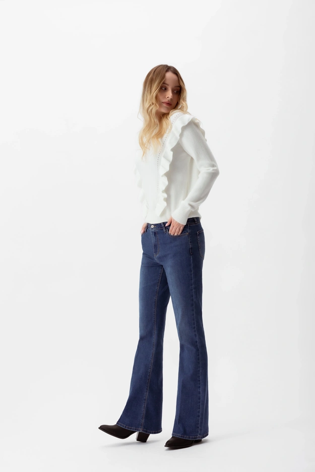 Spodnie jeansowe z kantem i rozszerzaną nogawką Makalu