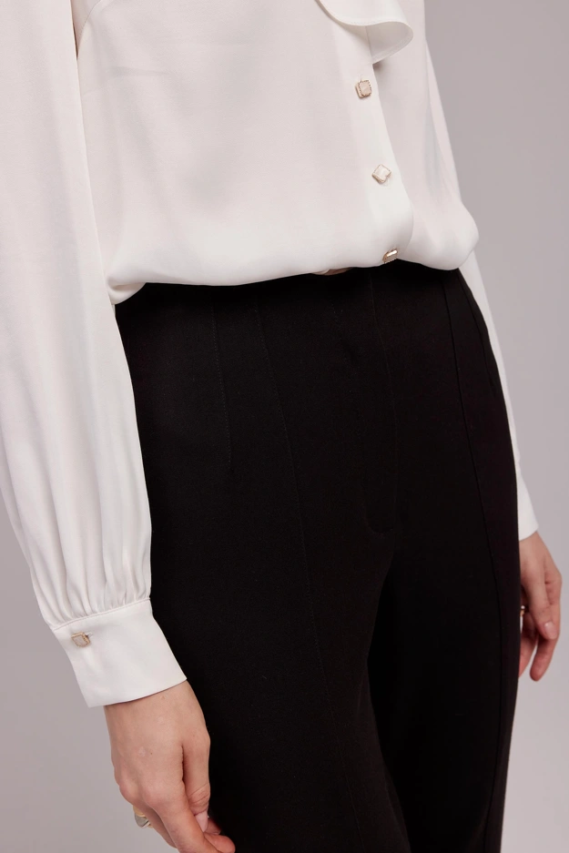 Czarne spodnie z komfortowej tkaniny Makalu