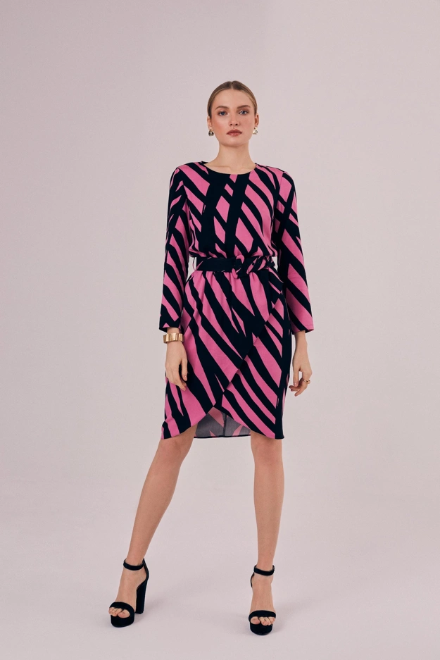 Sukienka w różowo-czarne wzory Makalu