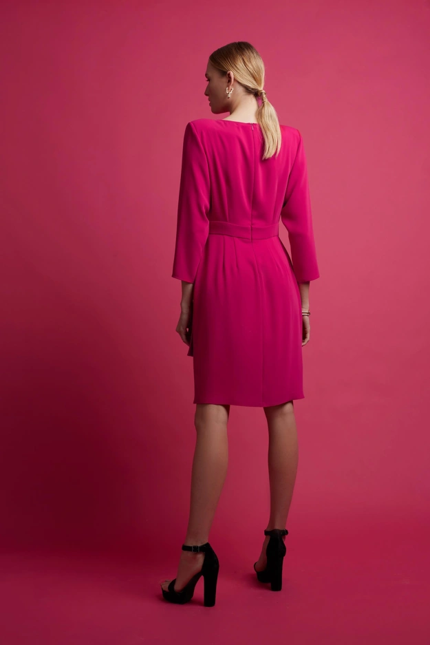 Kopertowa sukienka w różowym kolorze Makalu