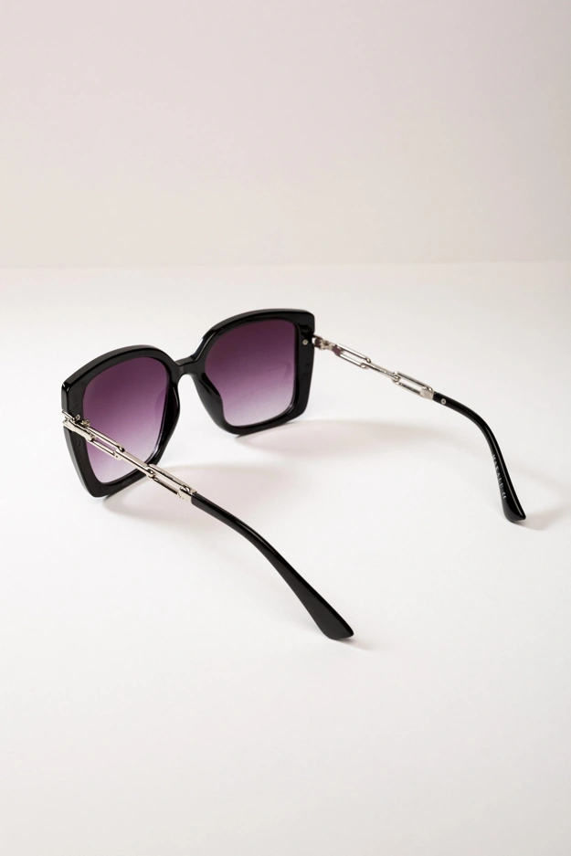 Czarne okulary przeciwsłoneczne z oryginalnymi zausznikami Makalu