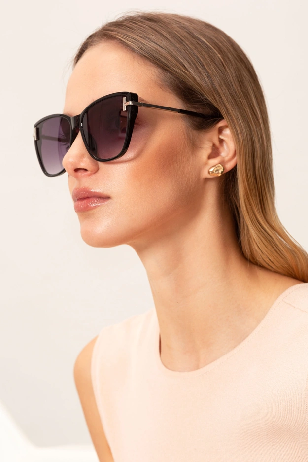 Klasyczne okulary przeciwsłoneczne ze srebrnymi akcentami Makalu
