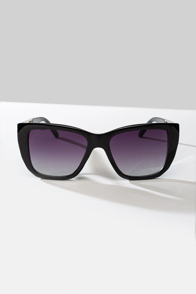 Okulary przeciwsłoneczne w czarnej geometrycznej oprawce Makalu
