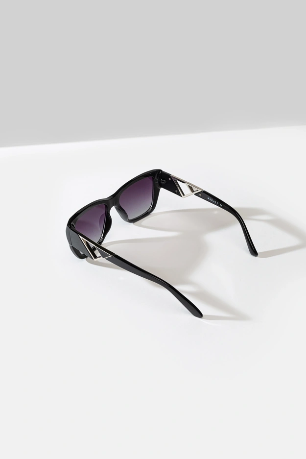Okulary przeciwsłoneczne w czarnej geometrycznej oprawce Makalu