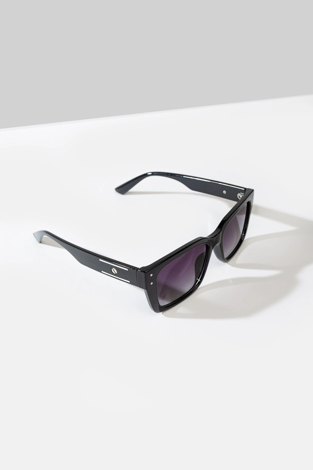 Klasyczne okulary przeciwsłoneczne w czarnej oprawce Makalu