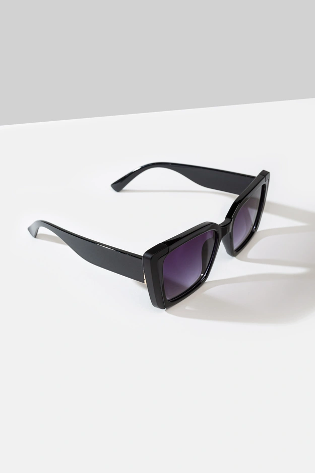 Klasyczne okulary przeciwsłoneczne w czarnej oprawce Makalu