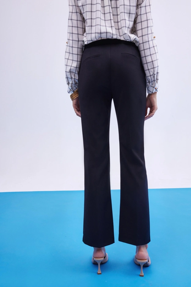 Czarne spodnie z szerokimi nogawkami Makalu