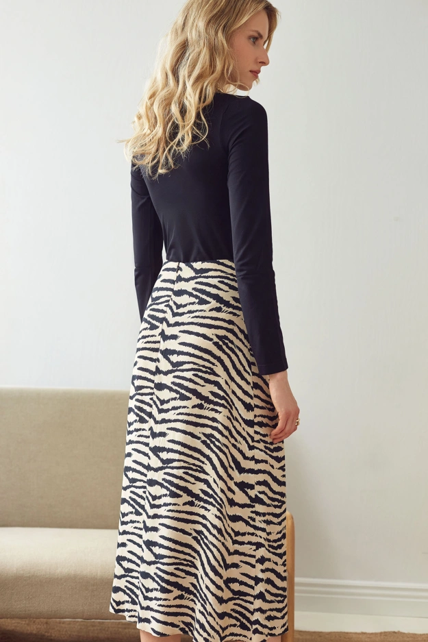 Czarno-beżowa spódnica z motywem zebry Makalu