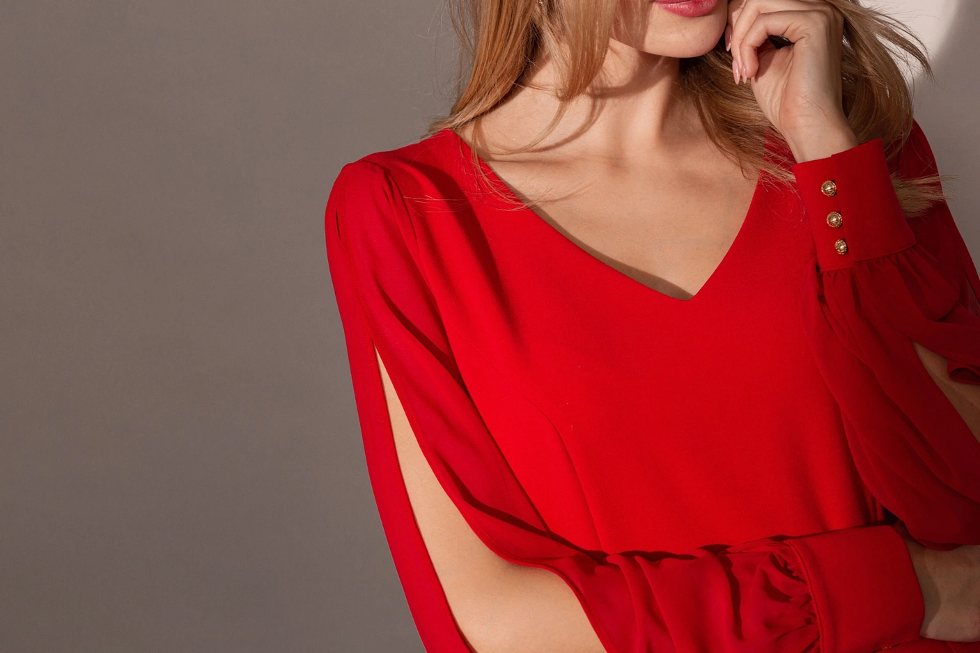 Czerwona sukienka z szyfonowymi rękawami Makalu