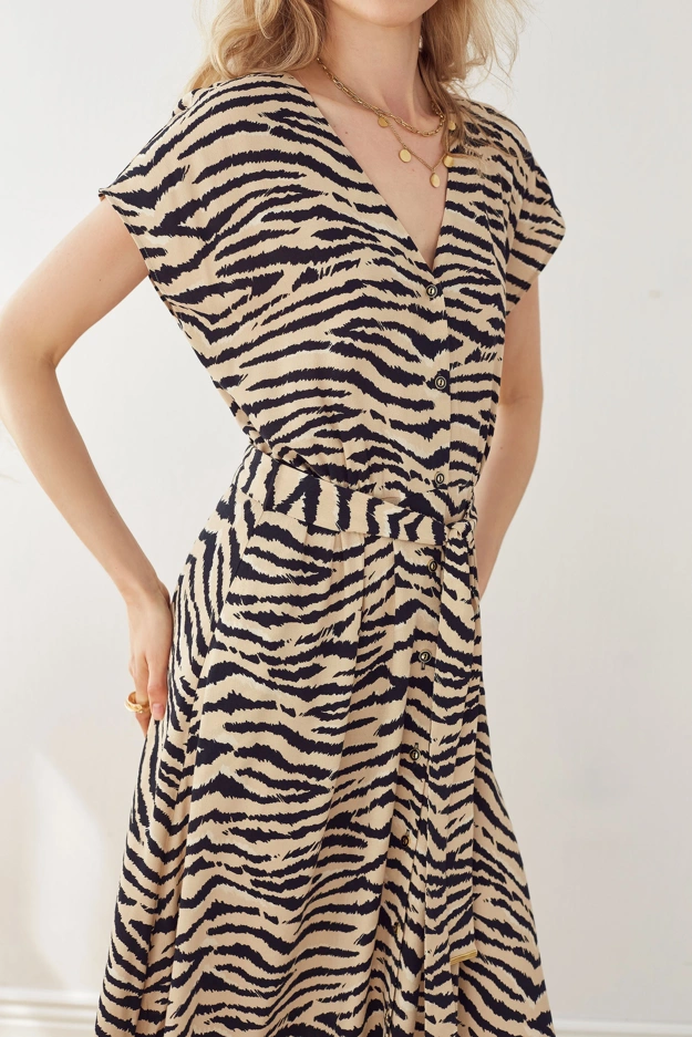 Czarno-beżowa sukienka maxi z motywem zebry Makalu