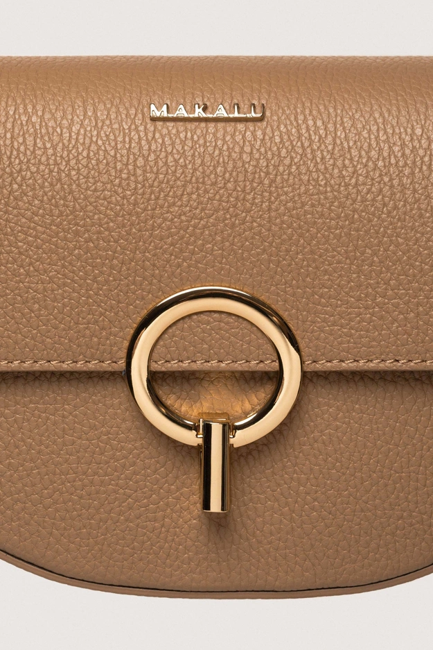 Skórzana torebka w brązowym kolorze Makalu